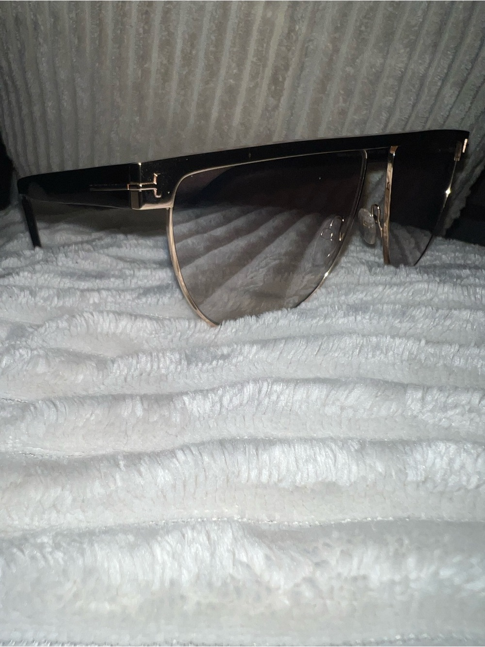 Tom Ford Women's Gold Frame with Silver Mirrored Lenses Aviator Sunglasses - Picture 3 of 7